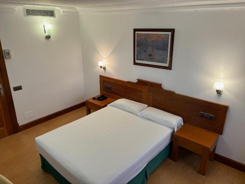 Double Room image 1