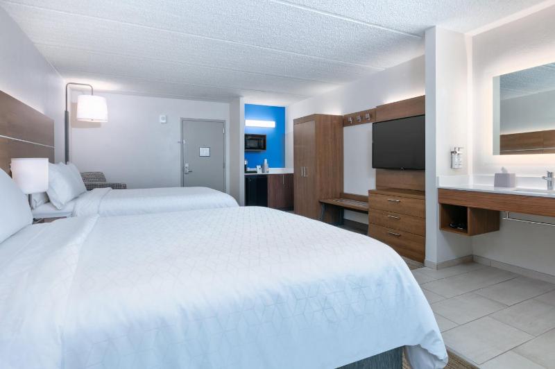 Standard Room with Two Queen Beds image 3