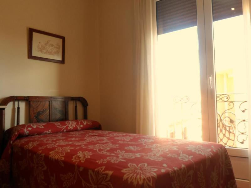 Twin Room image 3