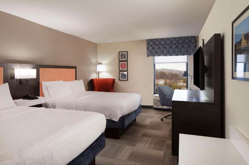 Room with Two Queen Beds - Non-Smoking image 3