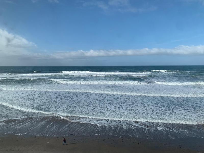 One Bedroom Suite with Deck image 3