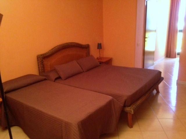 Quadruple Room with Private Bathroom image 3