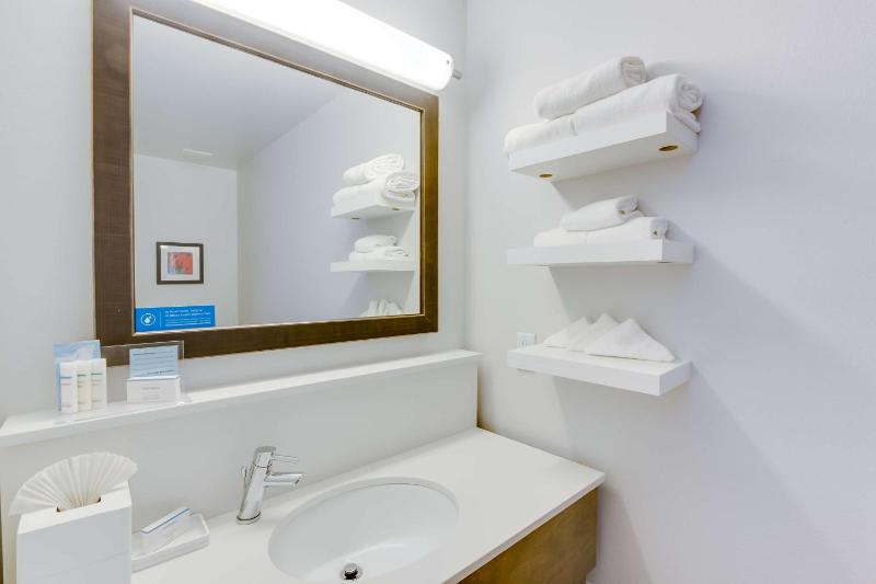 King Room with Spa Bath image 2