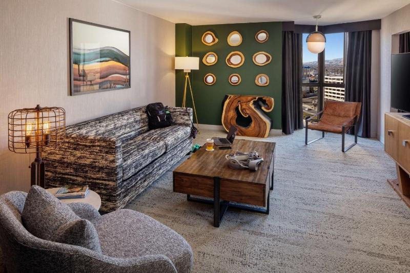 One-Bedroom King Suite image 2