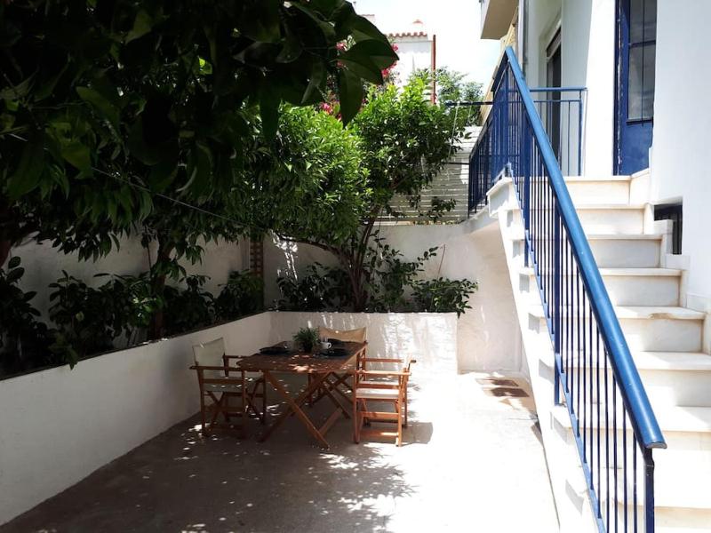 Spacious Family Garden Apartment Images