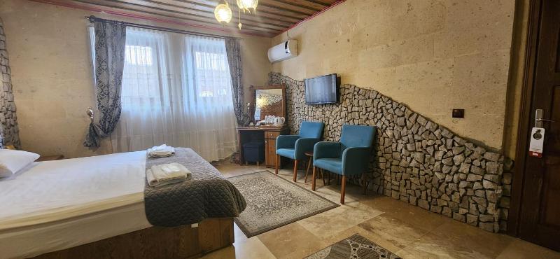 Standard Double Room image 4