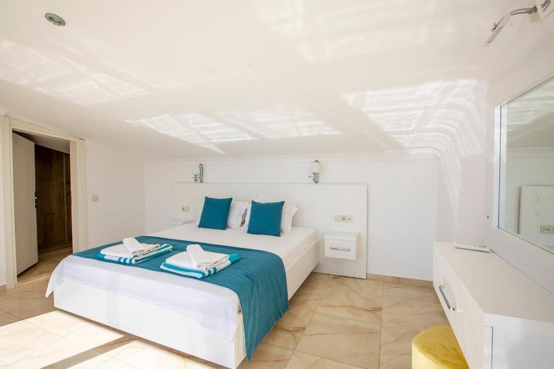 Villa Royal 2 - image 2