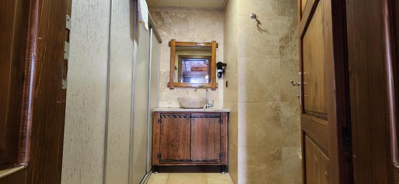 Deluxe Double Room image 3