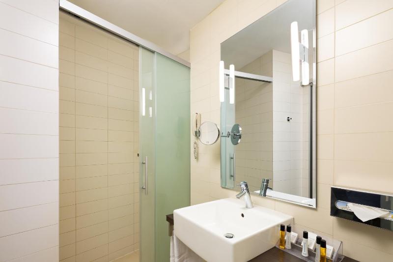 Standard Twin Room image 2