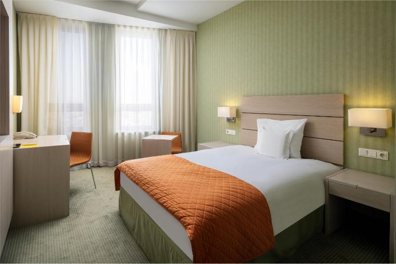 Standard Queen Room image 1