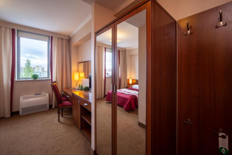 Single Room image 4