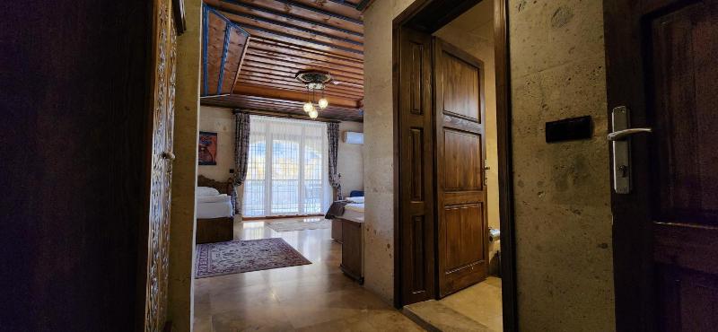 Triple Room with Balcony image 2