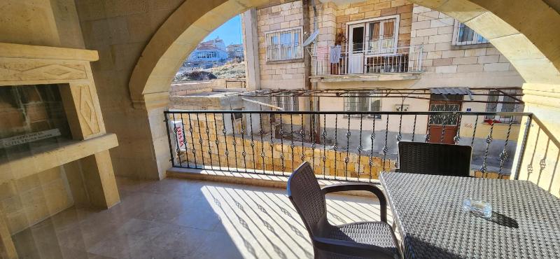 Triple Room with Balcony image 3