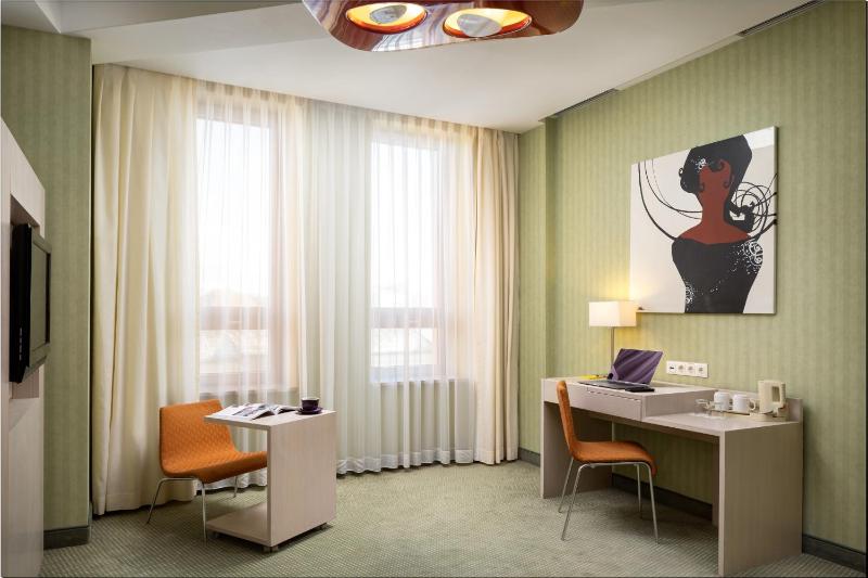 Executive King Room image 3