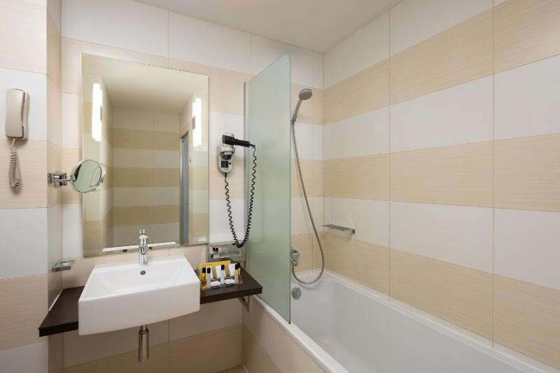 Executive King Room image 2