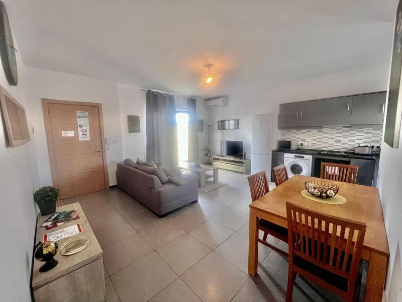 83/3-Lovely 1 Bedroom Penthouse Images