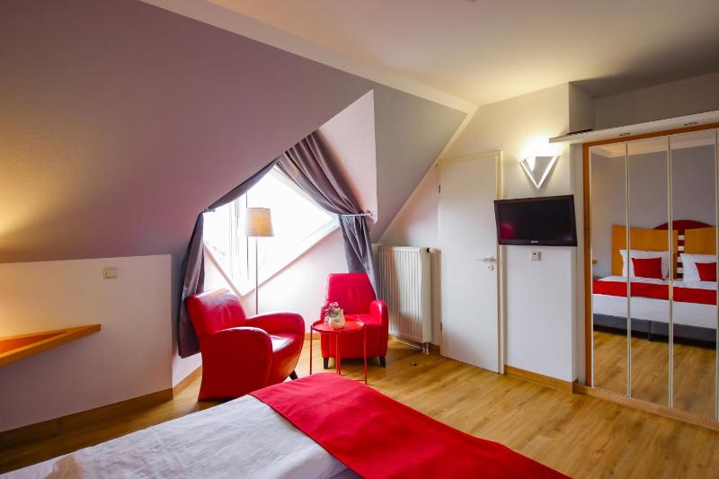 Standard Double Room image 4