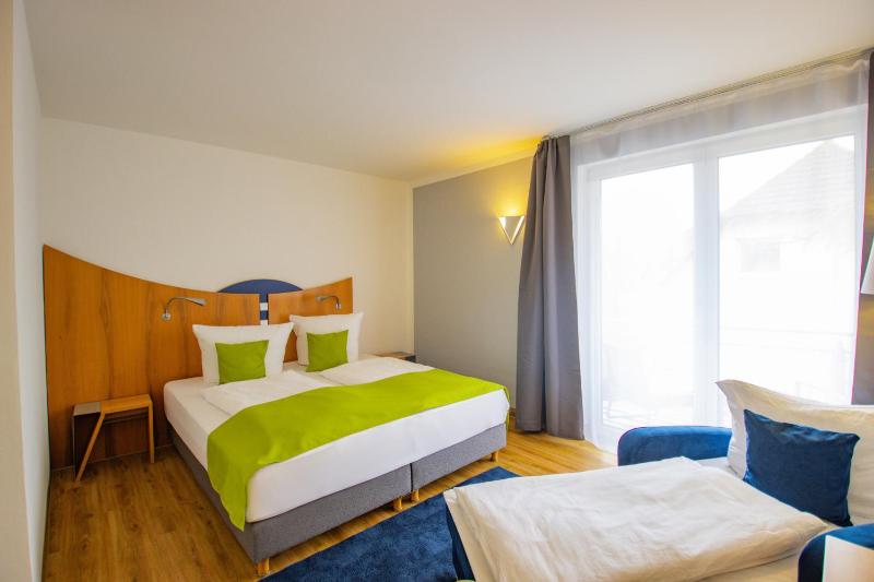 Deluxe Double Room with Balcony image 4