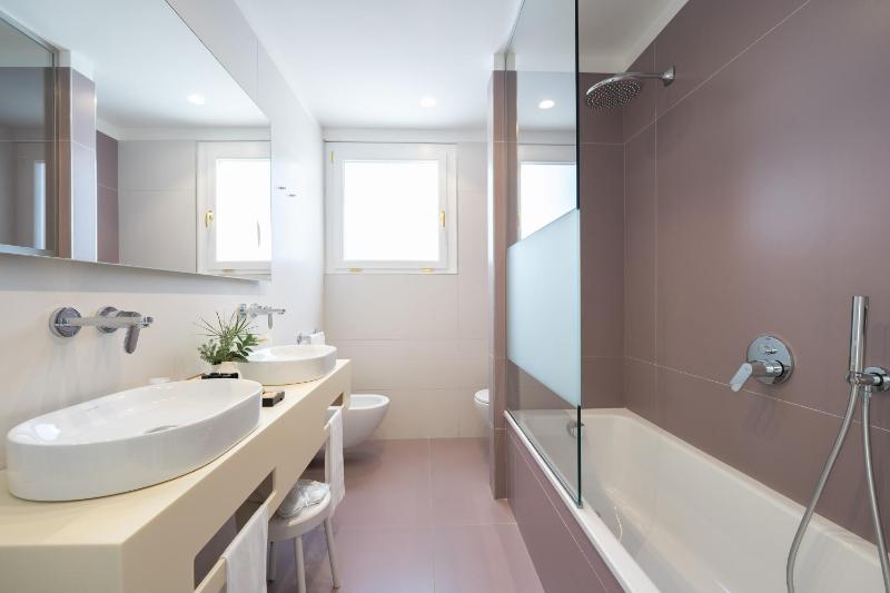 Triple Room image 2