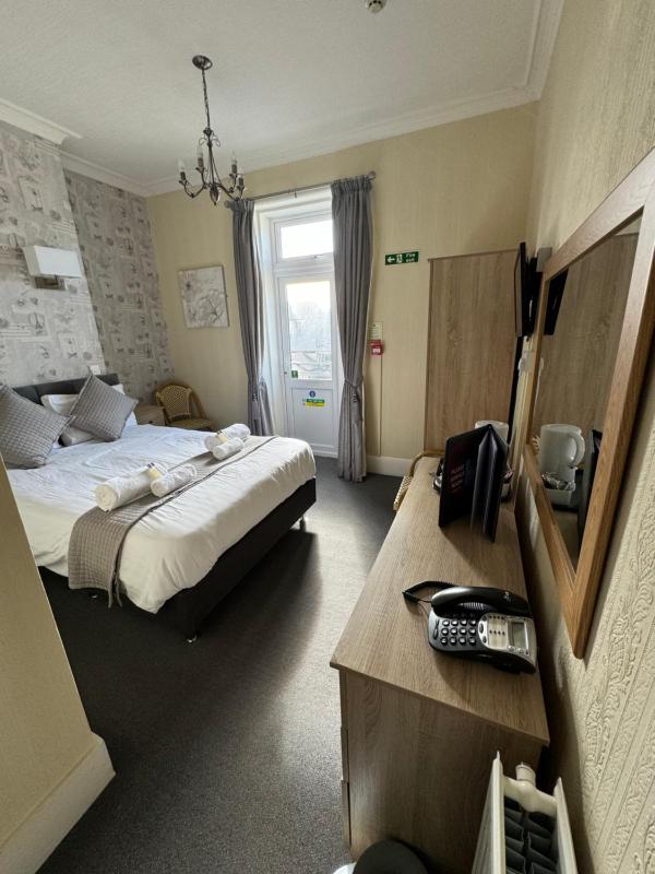 Double Room image 1