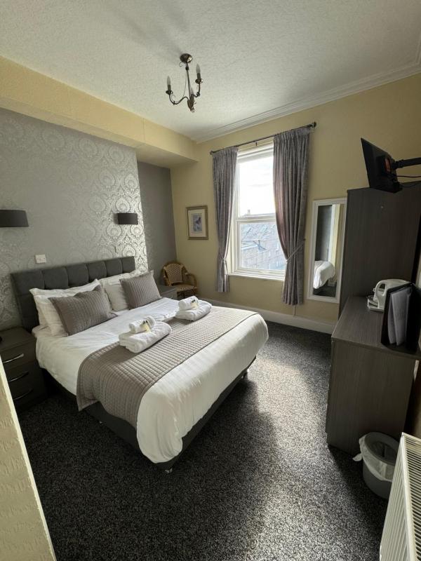 Double Room image 3