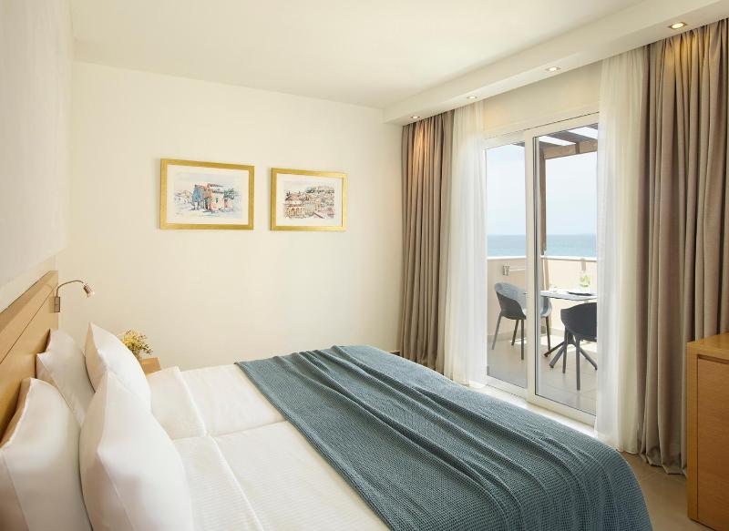 Double Room Limited Sea View image 2