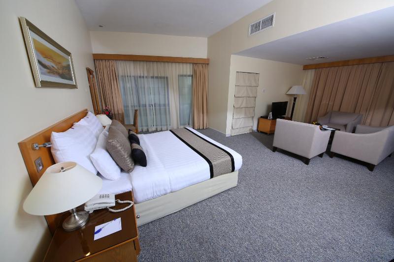 Deluxe Double Room image 3