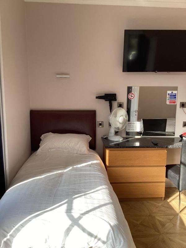 Standard Single Room with Shower image 4