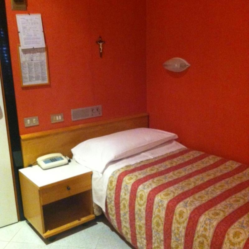 Single Room image 1