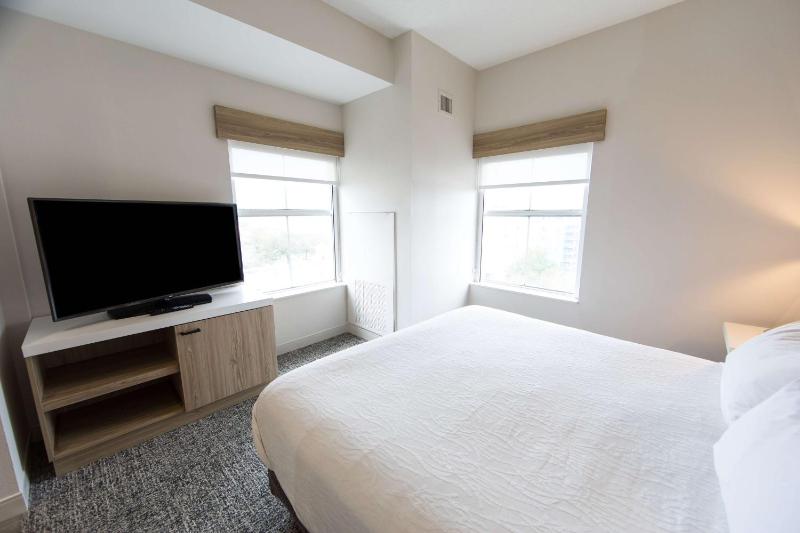 One-Bedroom King Suite with Sofa Bed image 2