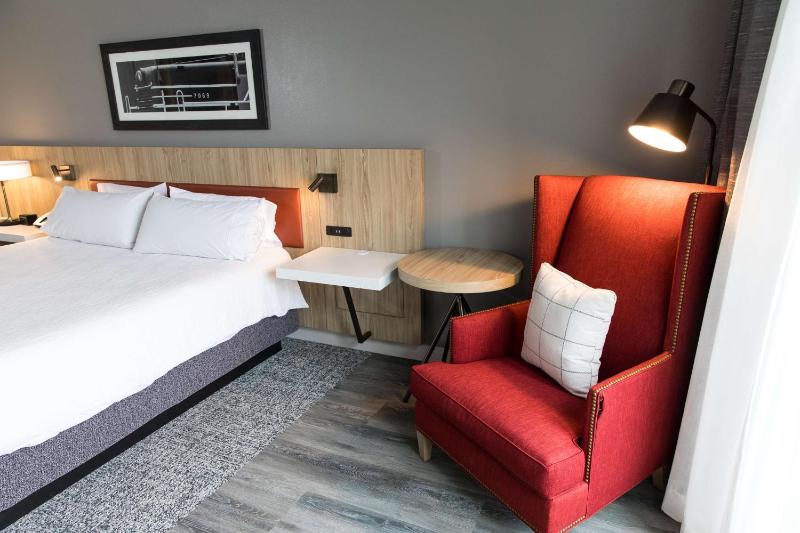 King Room with Balcony image 4