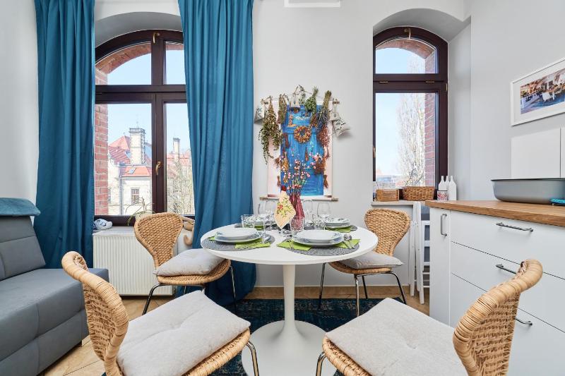 Apartament SZEPT Galeria Dominikańska by Noclegi Renters - image 7