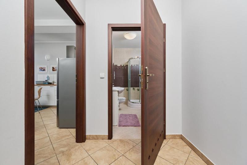 Apartament SZEPT Galeria Dominikańska by Noclegi Renters - image 11