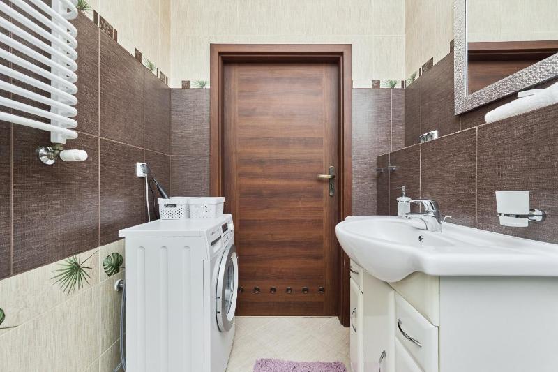 Apartament SZEPT Galeria Dominikańska by Noclegi Renters - image 14