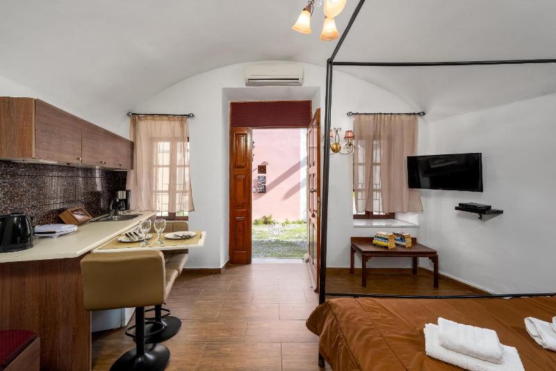 Studio (2 Adults) image 4