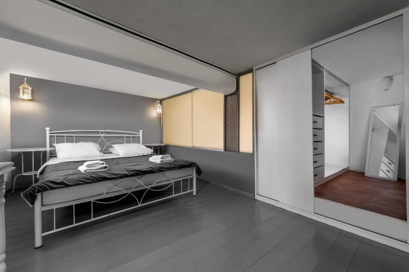 Apartment - Split Level (4 Adults) image 4