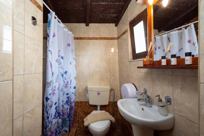 Apartment (3 Adults) image 3