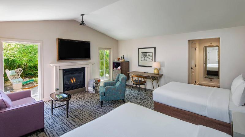 Junior Suite with Two Double Beds and Sofa Bed image 1
