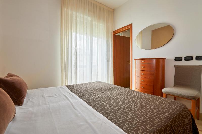 One-Bedroom Apartment image 3