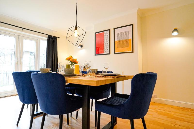 Southampton 3 Bedroom Luxury House - image 38