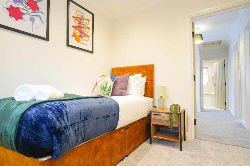 Southampton 3 Bedroom Luxury House - image 33