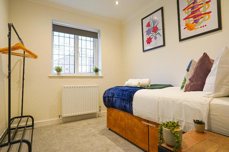 Southampton 3 Bedroom Luxury House - image 50