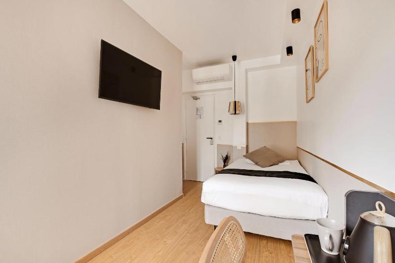 Standard Single Room image 4