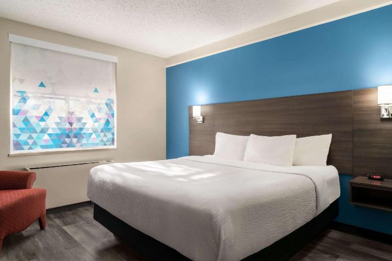 One-Bedroom King Suite - Non-Smoking image 2