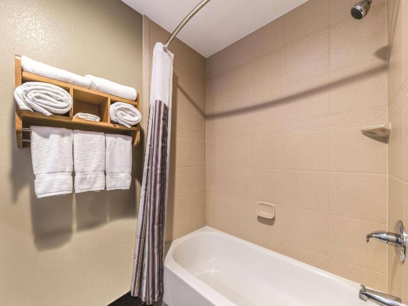Deluxe King Room - Non-Smoking image 2