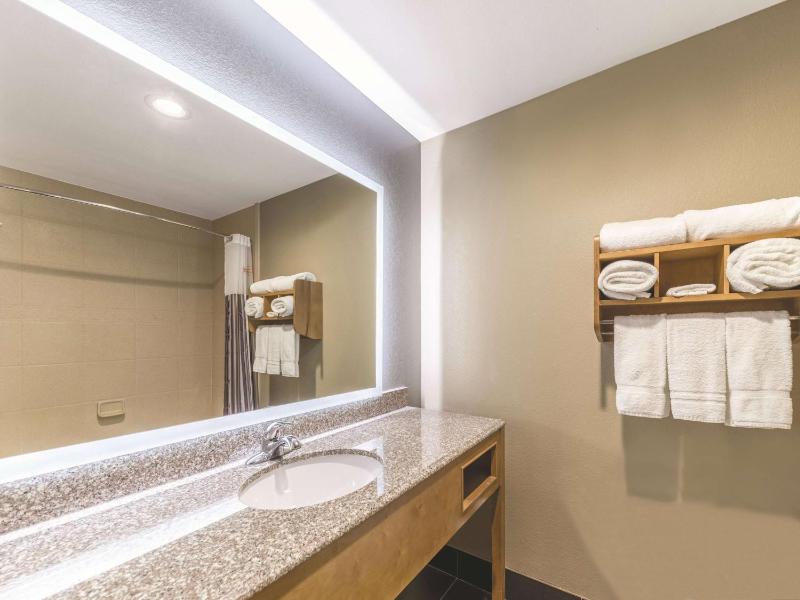 Executive King Room image 2