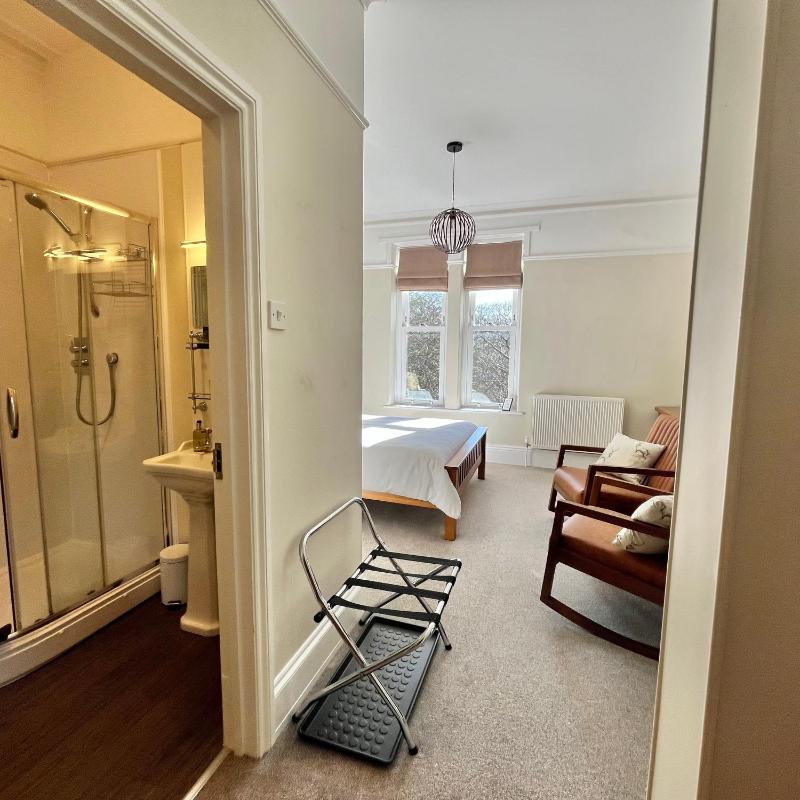 King Room with Garden View image 4