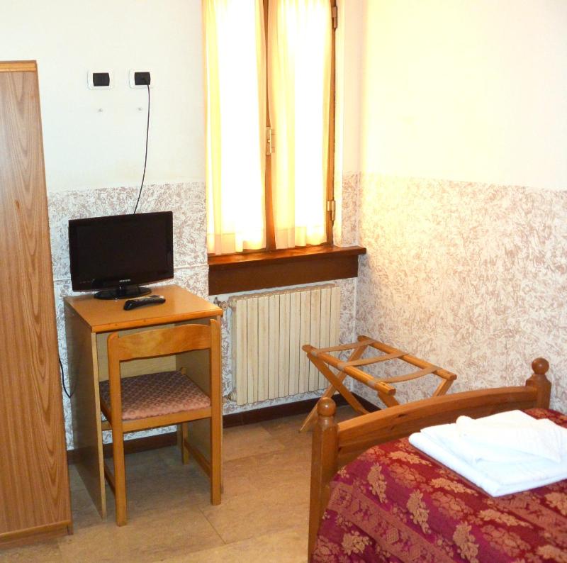 Single Room image 3