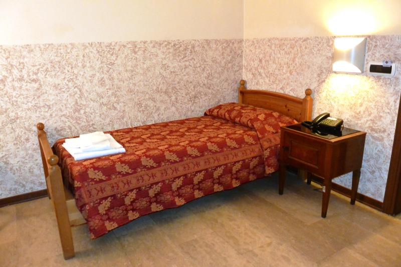 Single Room image 1