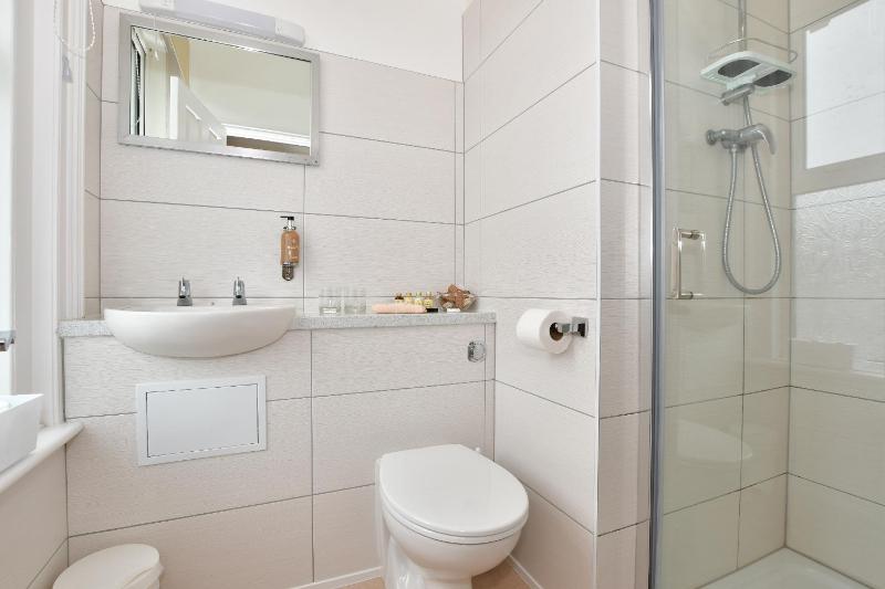 Double Room image 4